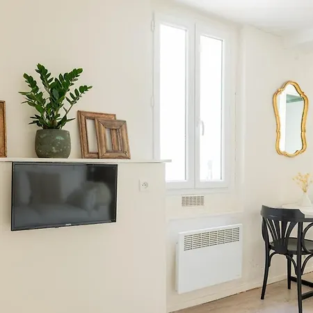 Et Lumineux T2 Dans Le Centre Historique Apartment